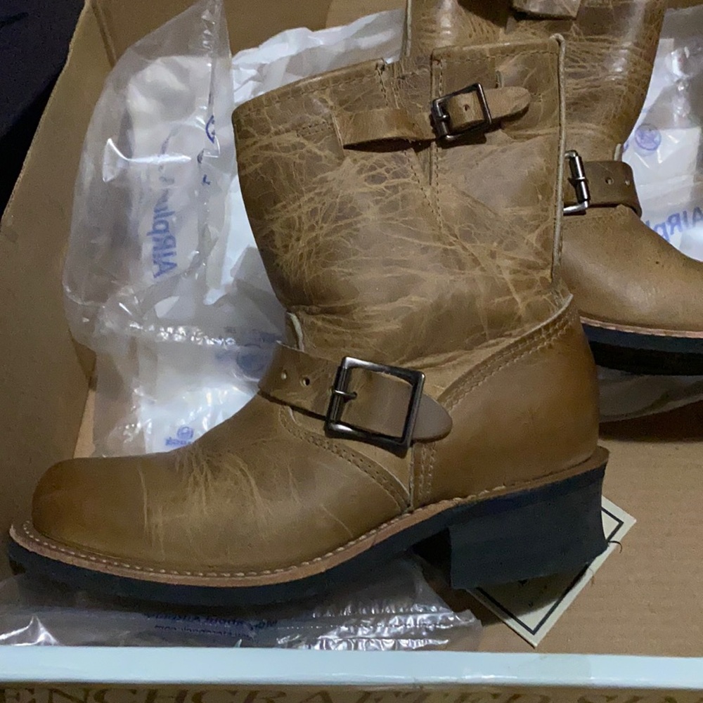 Frye Boots Engineer size 6 m New in Box Sand Color